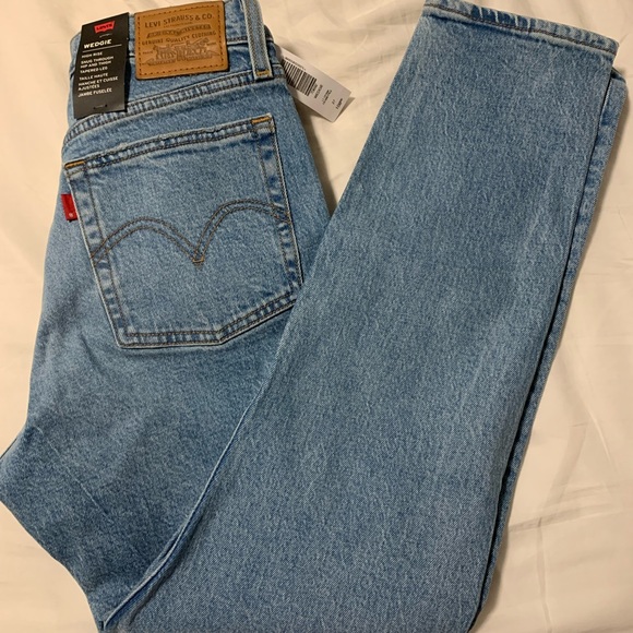 Levi's Denim - [SOLD] BNWT Aritzia Levi’s Wedgie Icon Light Denim Jeans